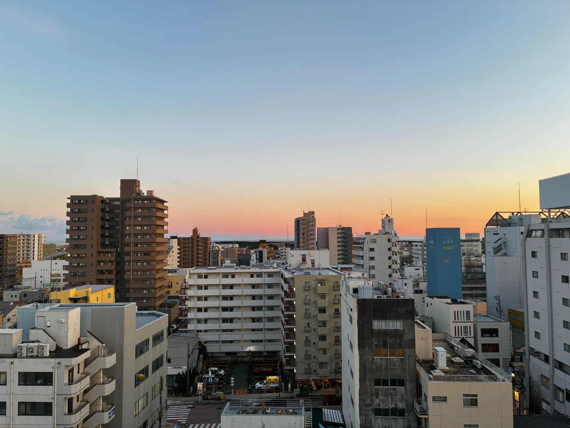 屋上から見える夕焼け