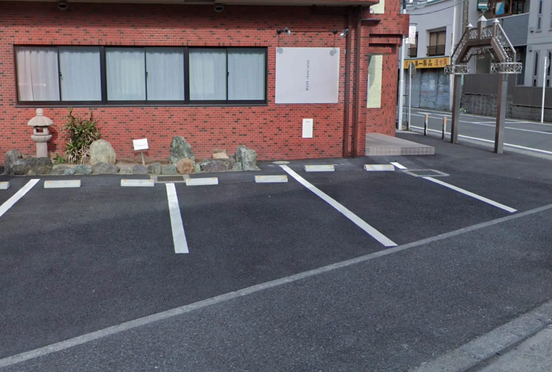 MUUK海老名の敷地内駐車場